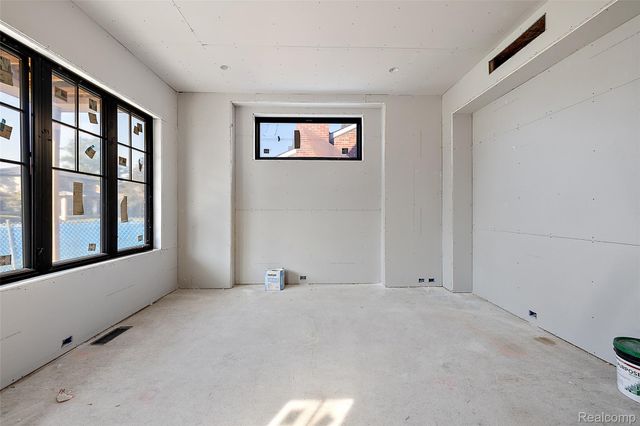 2263 Manchester Road, Birmingham, MI 48009