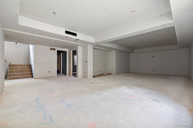 2263 Manchester Road, Birmingham, MI 48009