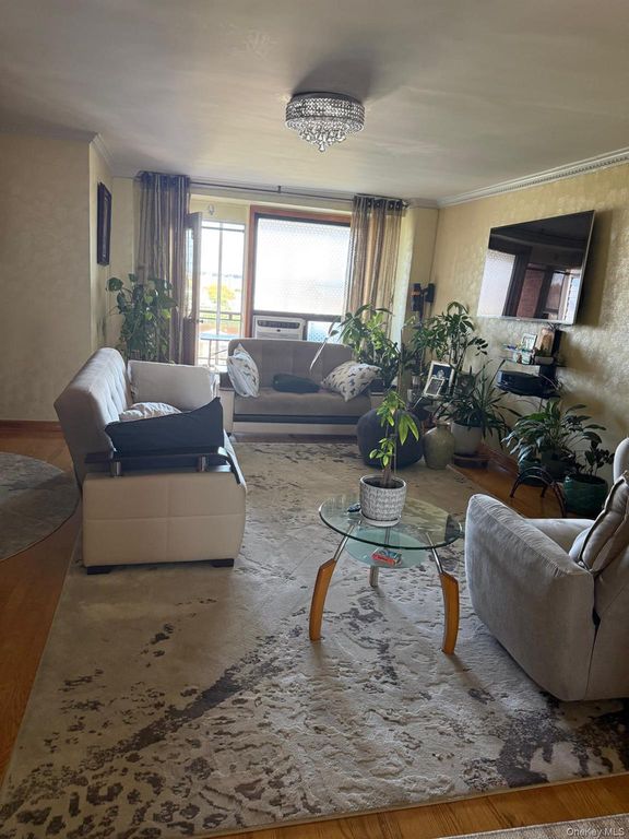 61-25 98th Street 10J, Rego Park, NY 11374 — photo 2