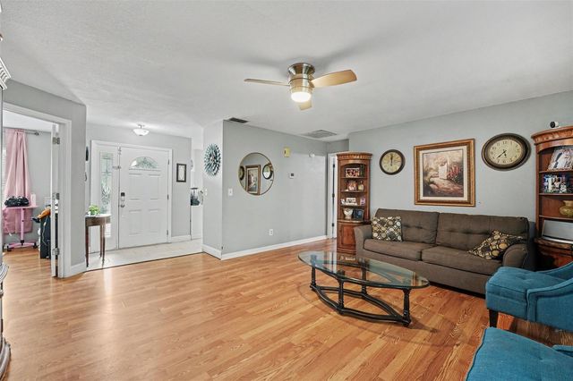 818 CAMBRIDGE WAY, Lake Wales, FL 33853