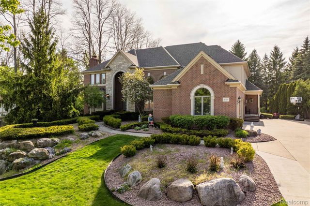 5173 Serena Drive, Troy, MI 48098
