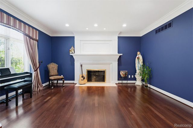 5173 Serena Drive, Troy, MI 48098