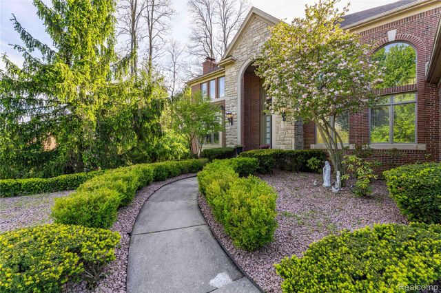 5173 Serena Drive, Troy, MI 48098