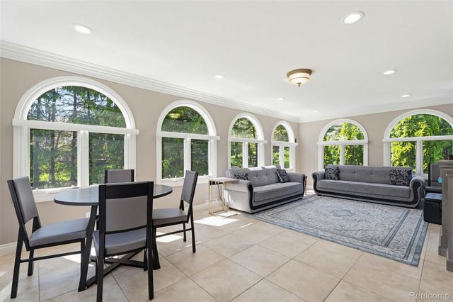 5173 Serena Drive, Troy, MI 48098