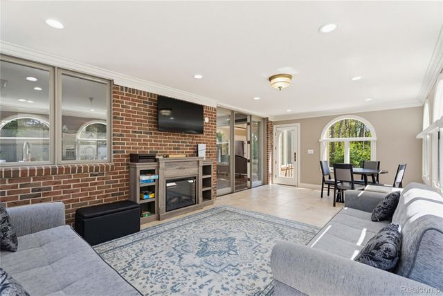 5173 Serena Drive, Troy, MI 48098