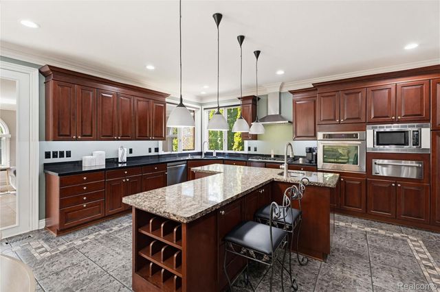 5173 Serena Drive, Troy, MI 48098