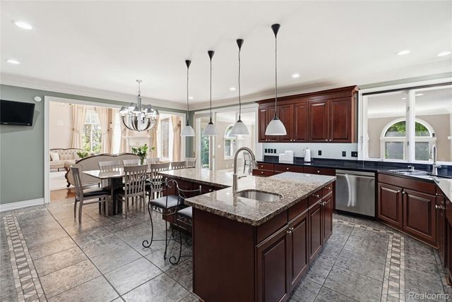 5173 Serena Drive, Troy, MI 48098