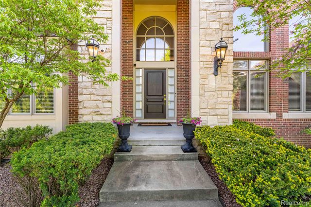 5173 Serena Drive, Troy, MI 48098