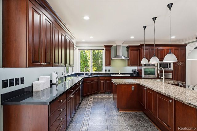 5173 Serena Drive, Troy, MI 48098
