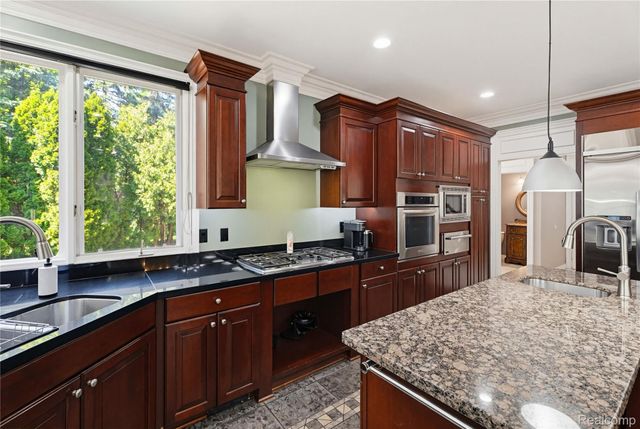 5173 Serena Drive, Troy, MI 48098