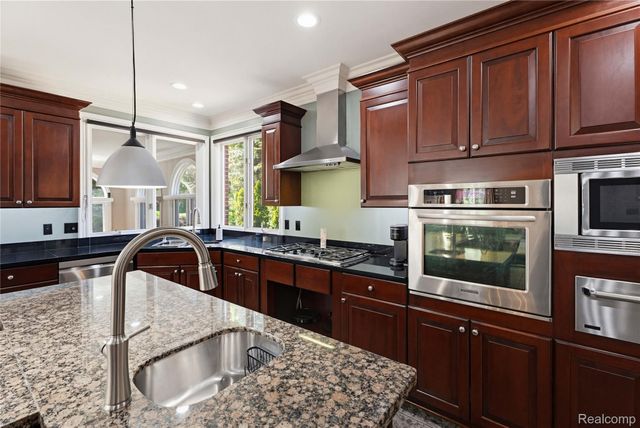 5173 Serena Drive, Troy, MI 48098