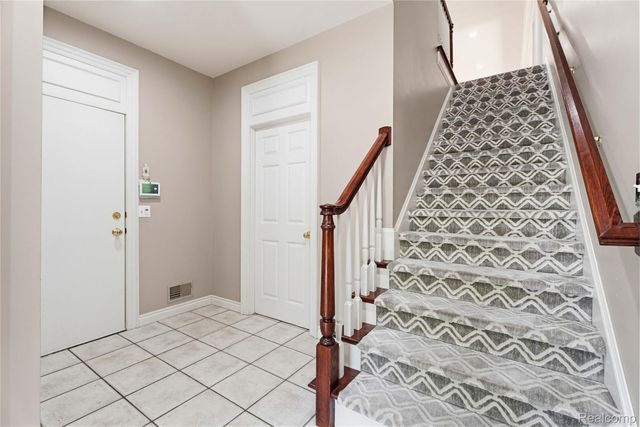 5173 Serena Drive, Troy, MI 48098