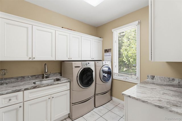 5173 Serena Drive, Troy, MI 48098