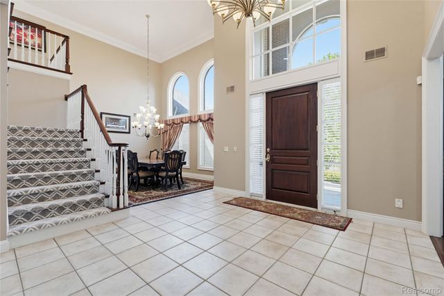 5173 Serena Drive, Troy, MI 48098