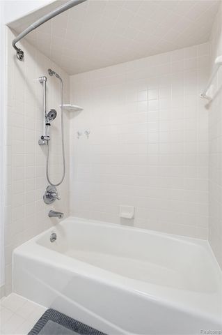 5173 Serena Drive, Troy, MI 48098