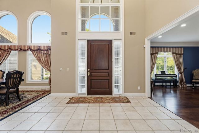 5173 Serena Drive, Troy, MI 48098