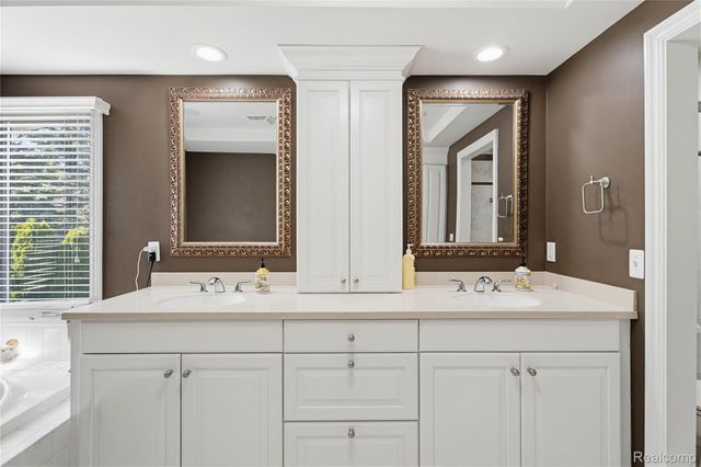 5173 Serena Drive, Troy, MI 48098