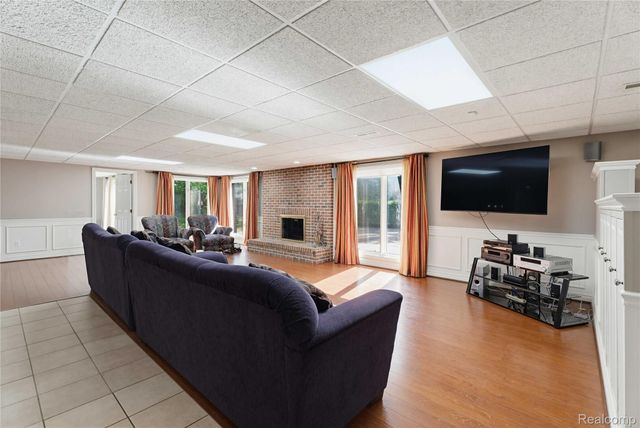 5173 Serena Drive, Troy, MI 48098