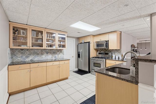 5173 Serena Drive, Troy, MI 48098