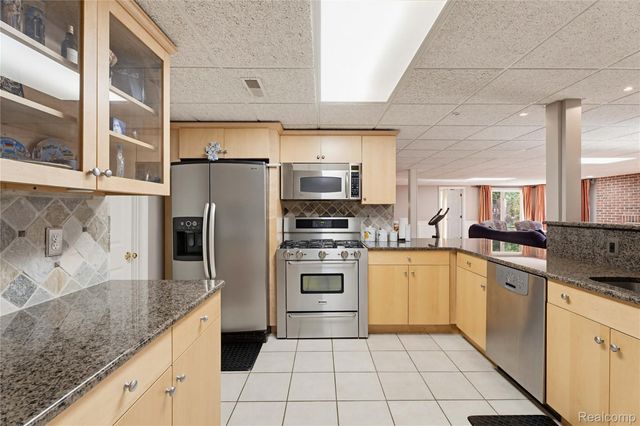 5173 Serena Drive, Troy, MI 48098