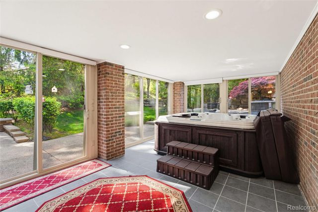 5173 Serena Drive, Troy, MI 48098