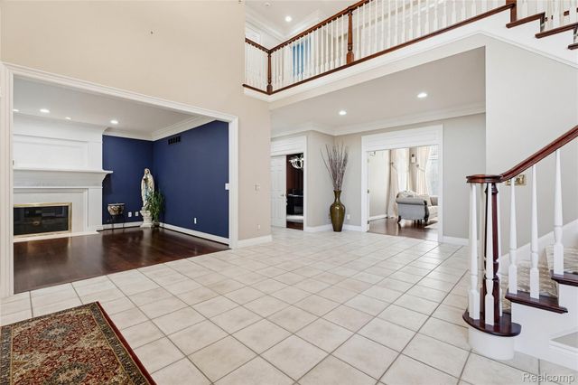 5173 Serena Drive, Troy, MI 48098