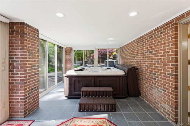 5173 Serena Drive, Troy, MI 48098