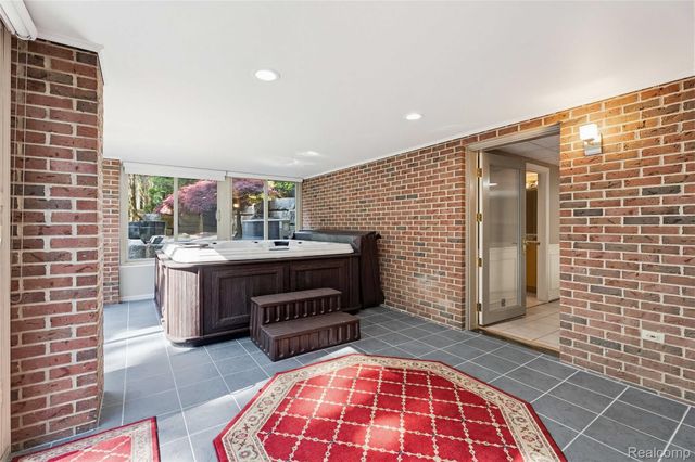 5173 Serena Drive, Troy, MI 48098