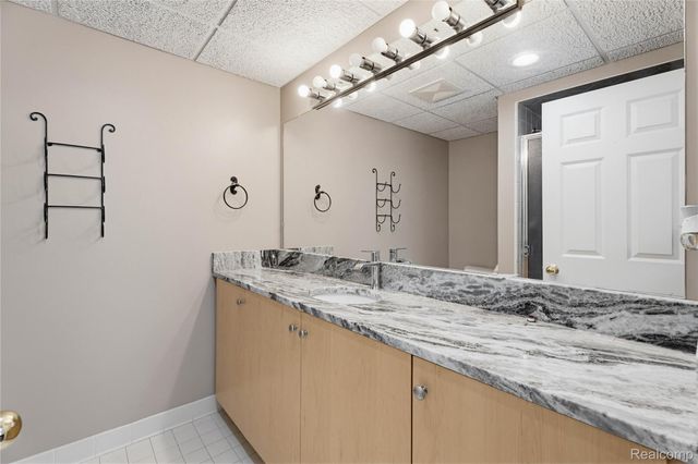 5173 Serena Drive, Troy, MI 48098