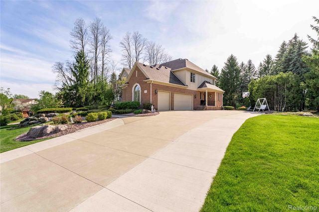 5173 Serena Drive, Troy, MI 48098
