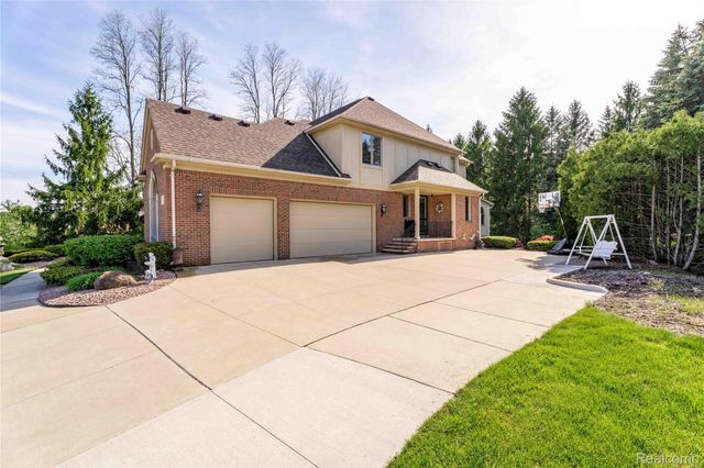 5173 Serena Drive, Troy, MI 48098
