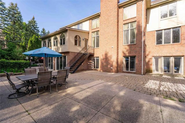 5173 Serena Drive, Troy, MI 48098