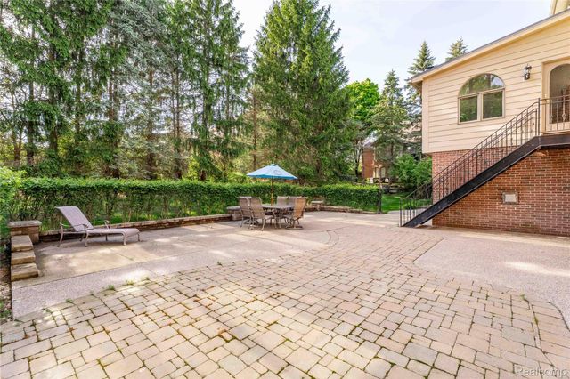 5173 Serena Drive, Troy, MI 48098