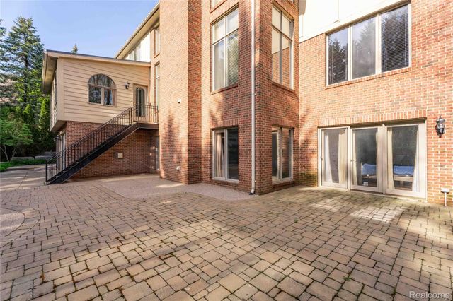 5173 Serena Drive, Troy, MI 48098
