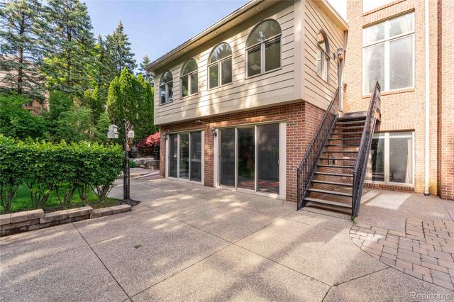 5173 Serena Drive, Troy, MI 48098