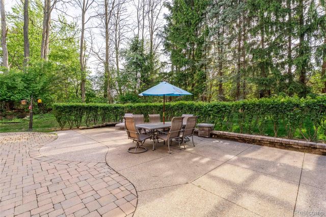 5173 Serena Drive, Troy, MI 48098