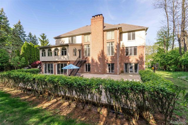 5173 Serena Drive, Troy, MI 48098