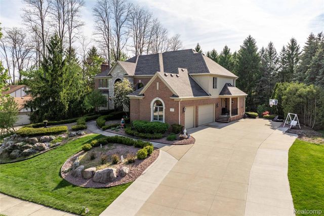 5173 Serena Drive, Troy, MI 48098