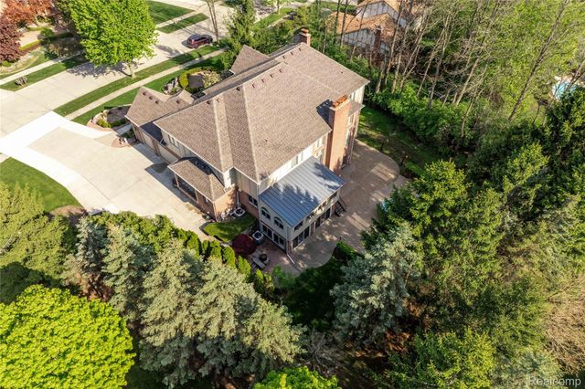 5173 Serena Drive, Troy, MI 48098