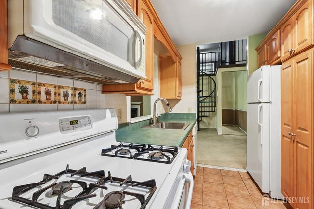 2104 Bayhead Drive, Sayreville, NJ 08859