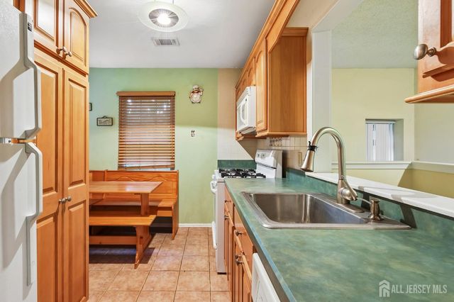 2104 Bayhead Drive, Sayreville, NJ 08859
