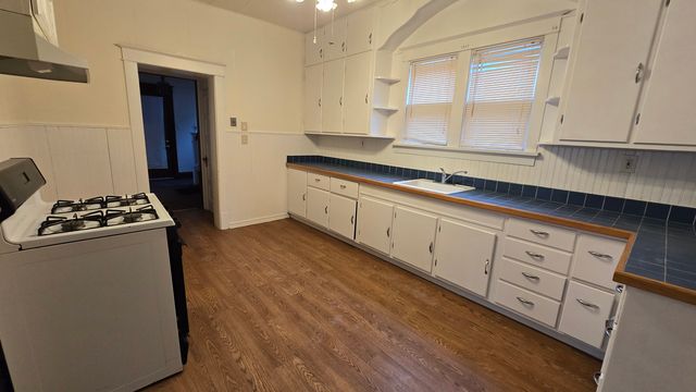 1221 Emerald Avenue, Chicago Heights, IL 60411