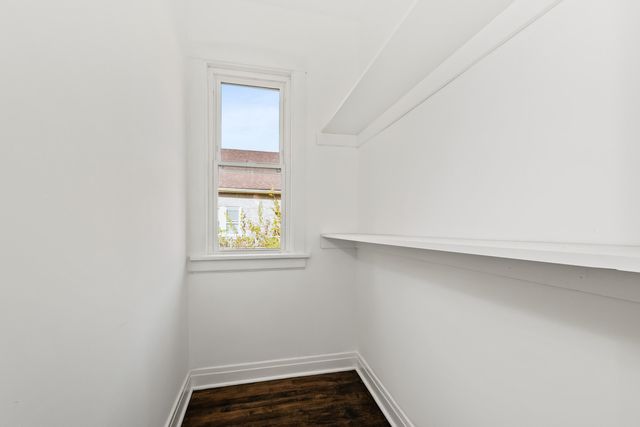 7832 S Paxton Avenue, Chicago, IL 60649