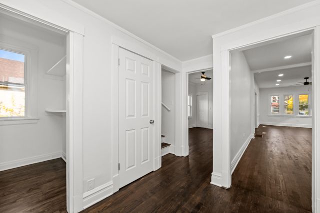 7832 S Paxton Avenue, Chicago, IL 60649