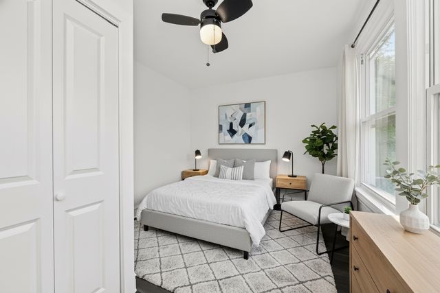 7832 S Paxton Avenue, Chicago, IL 60649