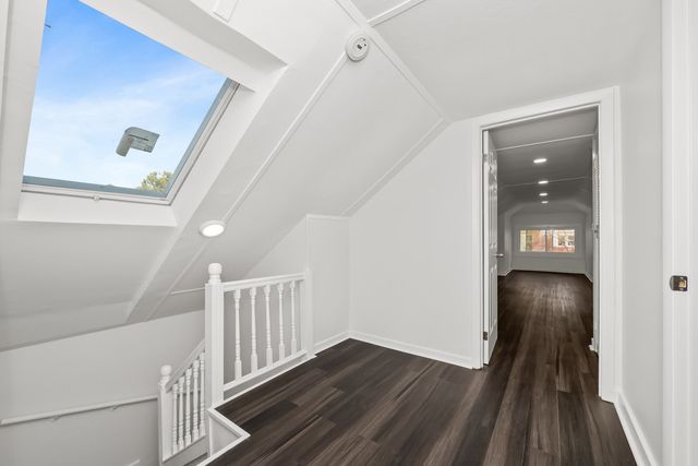 7832 S Paxton Avenue, Chicago, IL 60649