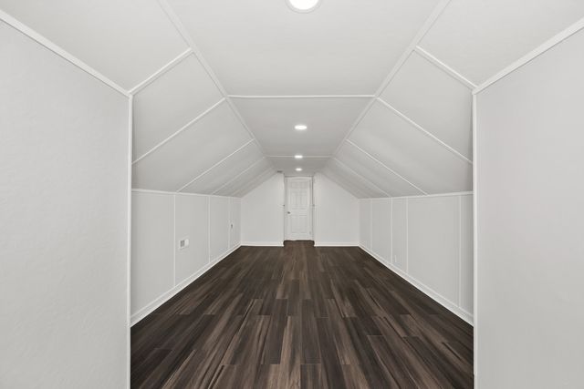 7832 S Paxton Avenue, Chicago, IL 60649