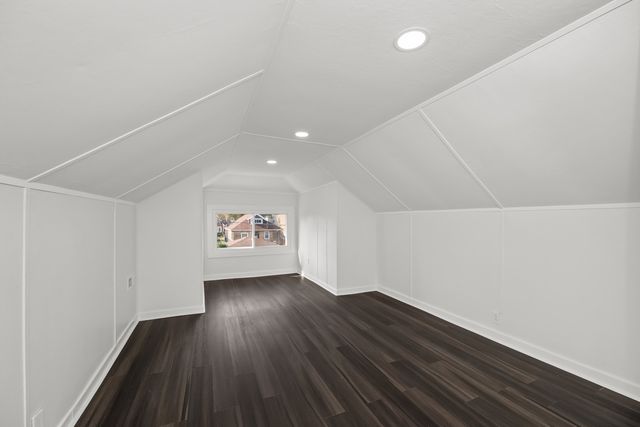 7832 S Paxton Avenue, Chicago, IL 60649