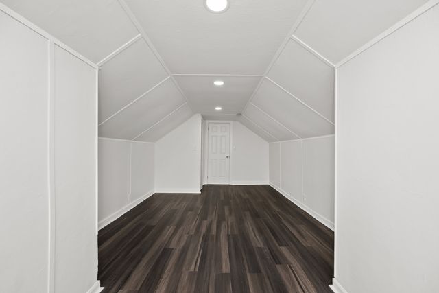 7832 S Paxton Avenue, Chicago, IL 60649