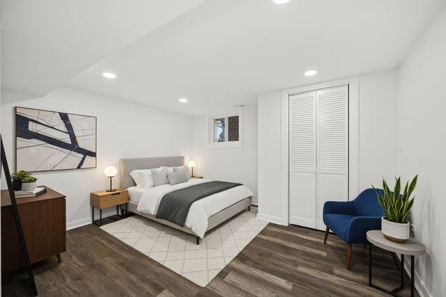 7832 S Paxton Avenue, Chicago, IL 60649